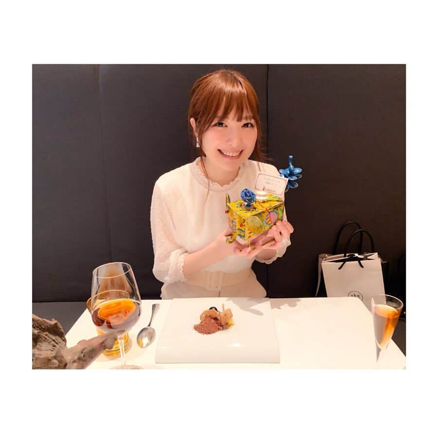 佳村はるかさんのインスタグラム写真 - (佳村はるかInstagram)「シンデレラのダンサーさん yurikaちゃんのお祝いお食事会〜 . . いつもニコニコのyurikaちゃん は本番前のいやし〜 . . . #ビンゴで当てたお食事券で #ミシュラン やで〜  #一緒にいろんなステージ  #NUDIE★ではお世話になりまくったです」3月22日 19時04分 - haruka.lu2