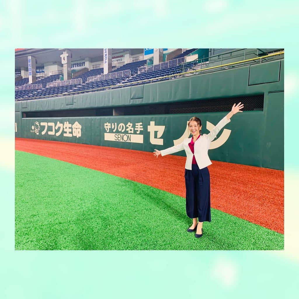 福田典子さんのインスタグラム写真 - (福田典子Instagram)「WBSの取材に初めて行ってきました！ その行き先は、興奮冷めやらぬ #東京ドーム 。 #イチロー 選手の #引退会見 後、昨日の今日でまさかグラウンドに立たせていただけるとは…！ . 各球場が工夫を凝らす中、東京ドームも新たな観戦スタイルを提案です。 . 今夜のWBSで放送予定ですので、ぜひご覧ください。続けてSPORTSウォッチャーもぜひ！ . . .  https://twitter.com/wbs_tvtokyo/status/1109027758619779072?s=21 . . . #興奮して舌まわってない #許可をいただいてグラウンド #グラウンドジャンプ #今年から回復力が上がった芝は強かった #ところで #みなさんの #観戦スタイル #こだわりはありますか？ #私は炭酸系の飲み物がマスト #baseball #sports #tokyo #giants #ichiro #mlb #野球 #wbs #SPORTSウォッチャー」3月22日 19時08分 - norikofukuda212