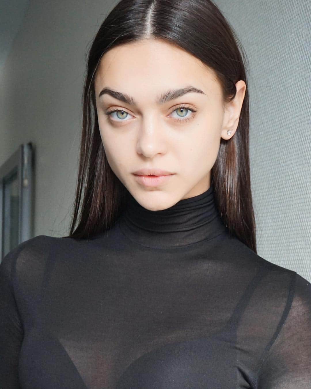 Zhenya Katavaのインスタグラム：「И у меня на это 5 причин 💔🎶」