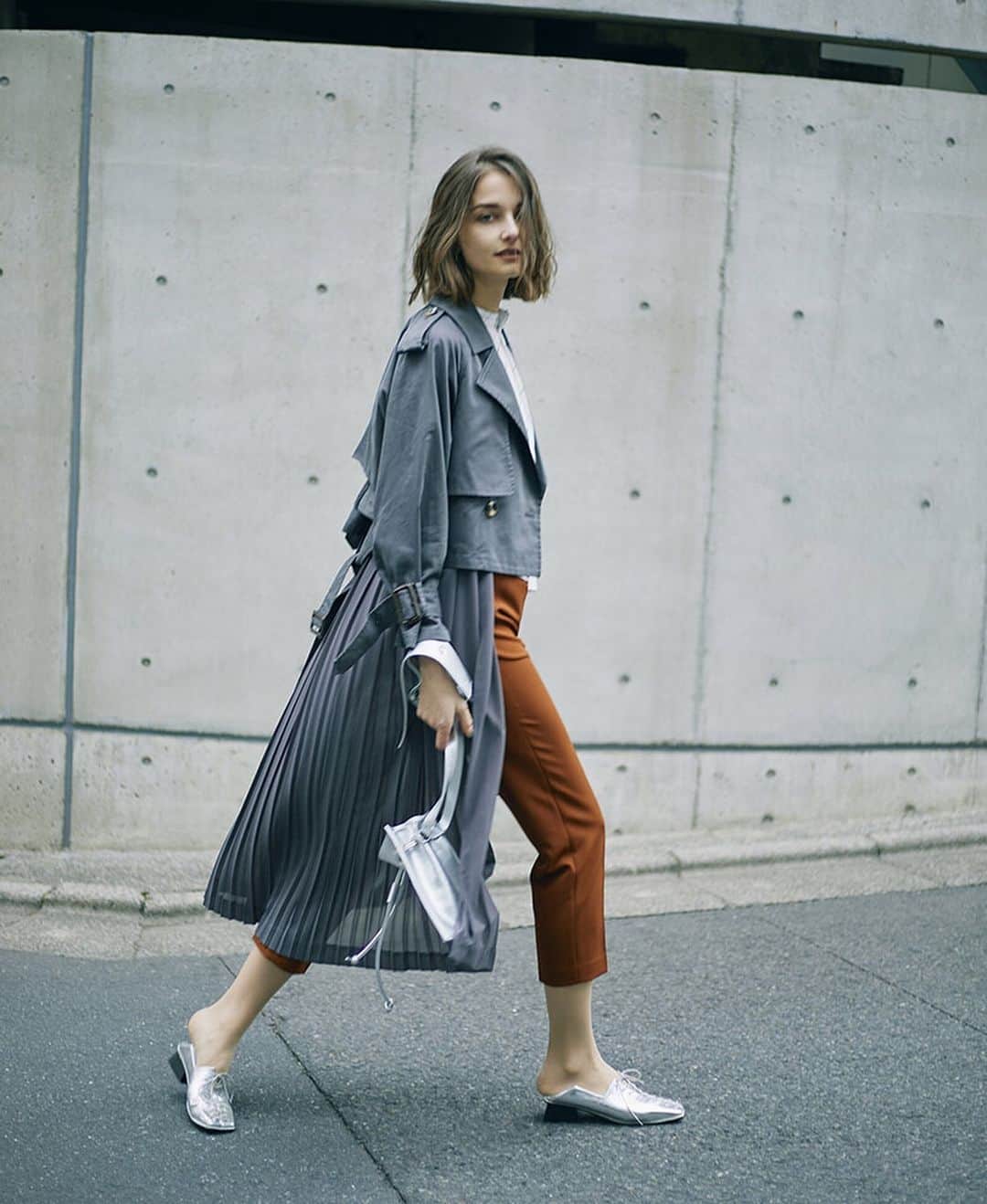 Ameri vintageさんのインスタグラム写真 - (Ameri vintageInstagram)「✔︎Restock & pre order. 03.23(sat.)12:00 3WAY SHEER DOCKING COAT delivery:in the late of May color:gray,beige . #ameri #amerivintage #coat #shopping #fashion #japan」3月22日 19時23分 - amerivintage