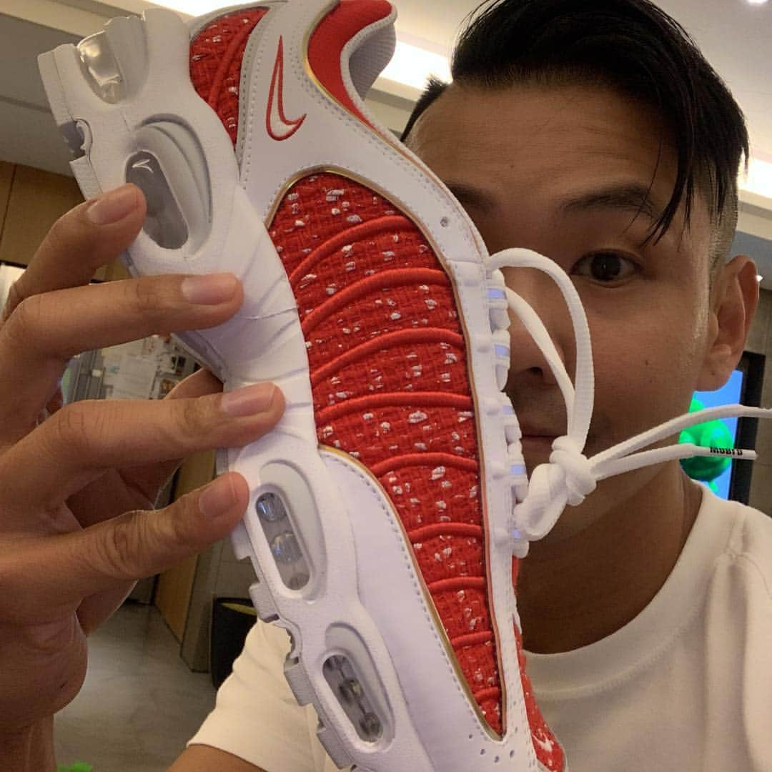 陳建州さんのインスタグラム写真 - (陳建州Instagram)「這雙來了！  Thanks @nike @raymondchen0912 @joyayayahola  #nikexsupreme  #nikemax #sneakers  #sneakerhead  #supreme  #nike」3月22日 19時16分 - blackielovelife