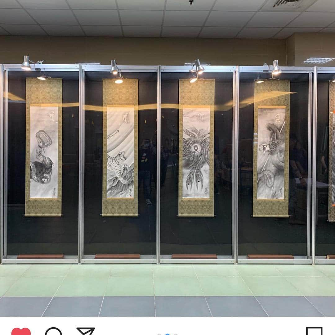 中野義仁さんのインスタグラム写真 - (中野義仁Instagram)「Taiwan tattoo convention ‼️ exhibition room 🙇‍♂️ #H2ocean #H2oceanproteam #officialh2ocean #instagram #traditional ＃exhibition #taiwan #convention  #japanestatoodesign #art #artist #artistmafia #tattoos #tattooing #tattoo #tattoomag #irezumi #inK #inkdmag #tattoomagazine #tattoos_of_instagram #memarky  #tattoolifemagazine #tattooenelgy #tattooinstagram #tattoomania #artistmafia #tattoocultur #tattoocomunity #tattooculturmagazine #tattooare  @jessyentattoo @dennis_camsupply @yokohama_tattoo_museum @souryou @kiwamijewelry @horiyoshi3shop @taiwantattooconvention」3月22日 19時18分 - horiyoshi_3