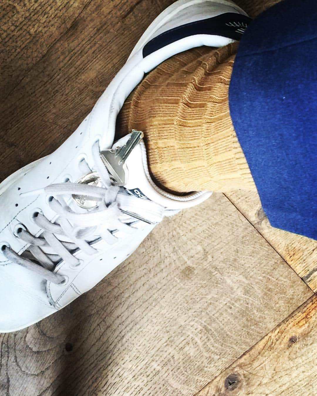 ヌーマン・エイカーさんのインスタグラム写真 - (ヌーマン・エイカーInstagram)「#style for #today . I tried to tie my shoes with the keys in my hand. What happens if you do two things at the same time? you are inventing a new trend. #key #keywest #keychain #keytosuccess #keyboard #keyology #keys #kies #newstyle #justletmedoit #newtrend #wakeup #coffee」3月22日 19時25分 - numanoffice