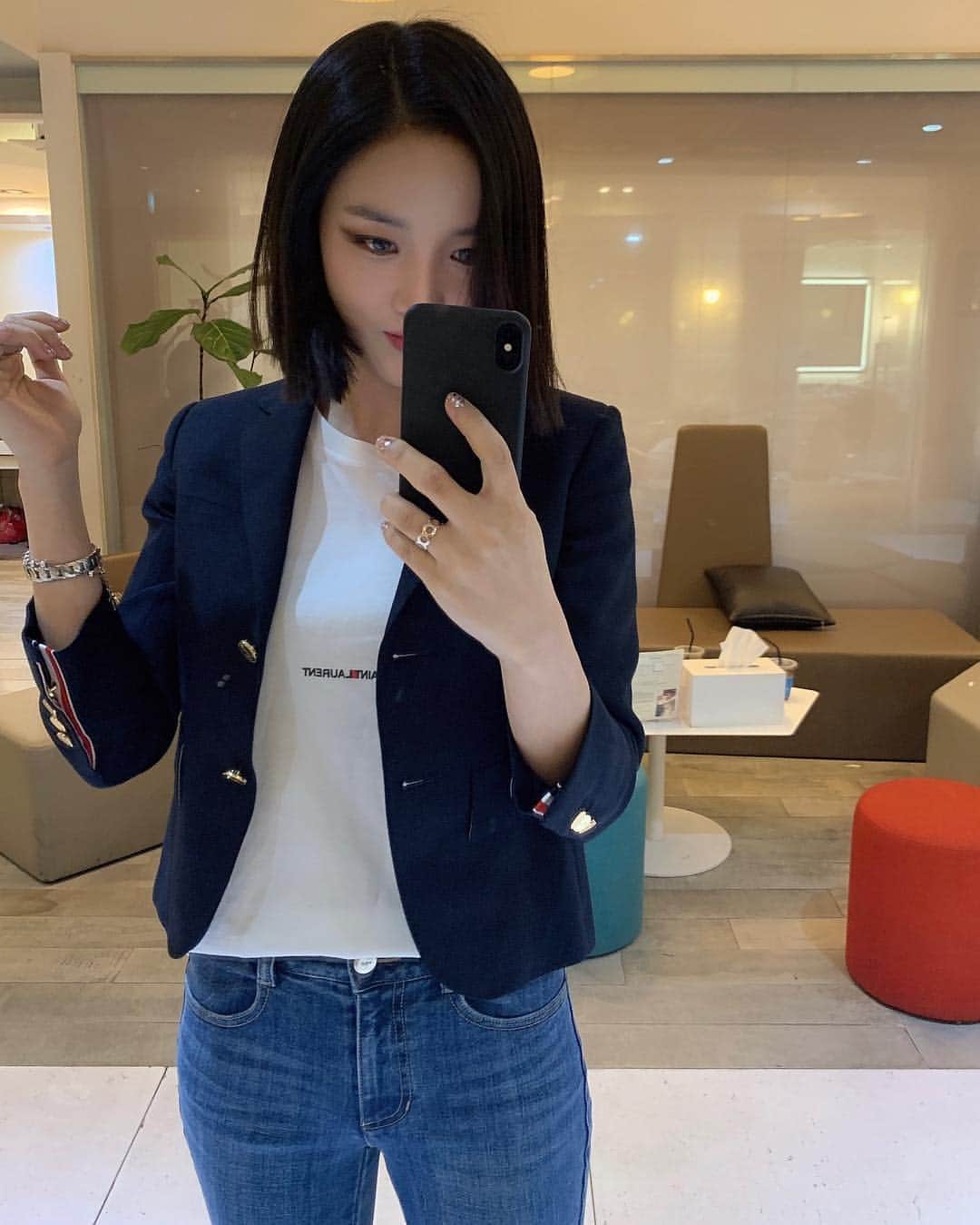 キム・ボヒョンのインスタグラム：「난생 처음 해보는 단발 ✂️」