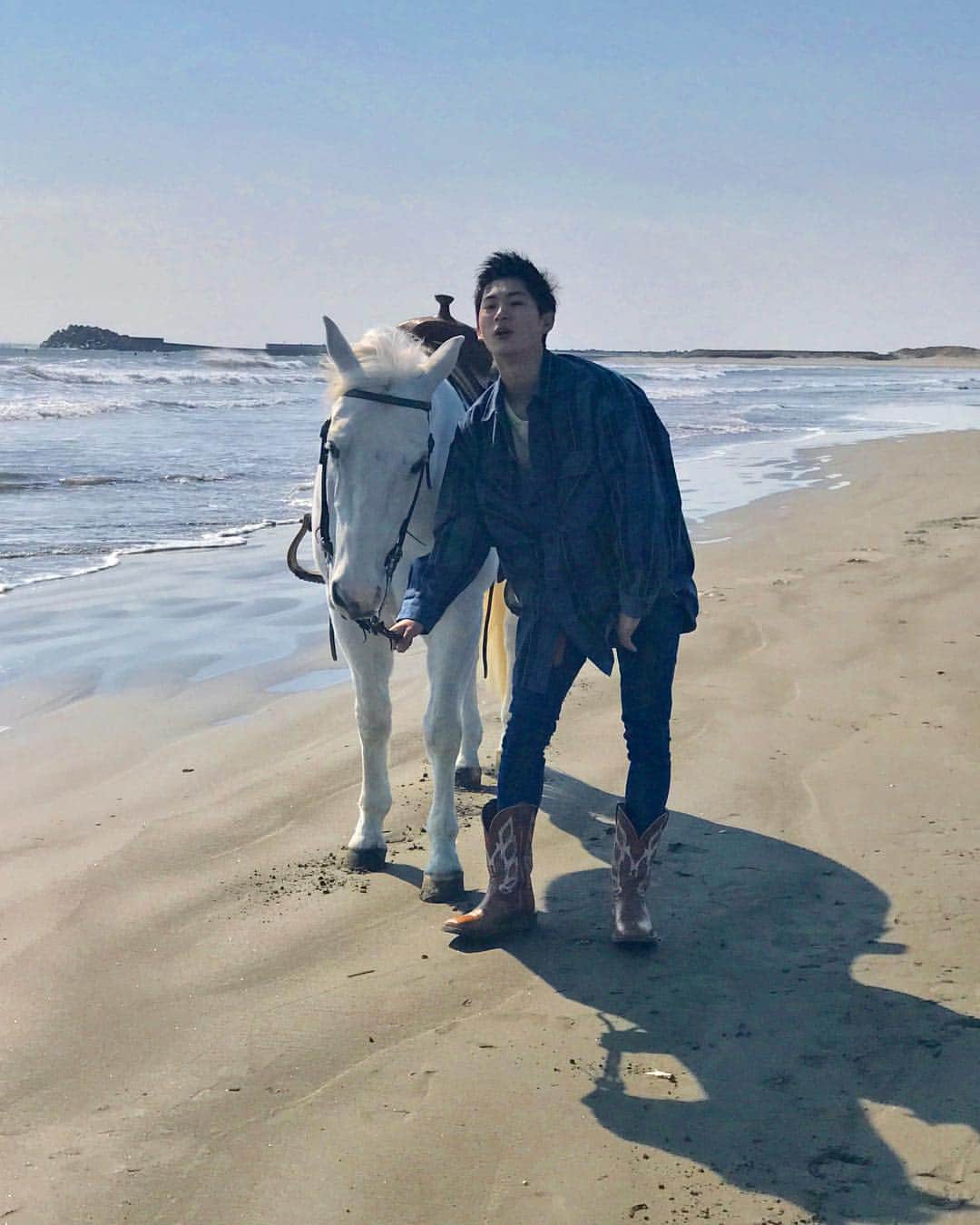 押田岳さんのインスタグラム写真 - (押田岳Instagram)「myojo5月号本日発売です！ 馬乗ってきた〜。 綺麗で大人しいいい子だった。 ありがとう！」3月22日 19時29分 - oshidagaku