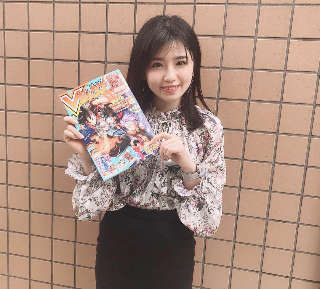 小池美由さんのインスタグラム写真 - (小池美由Instagram)「Vジャンプ発売中です！！！！！！！ 小池が載ってるので読んで！！！！！！！ 何冊も買って！！！！！！！ Webインタビューも載ってます！！！！！！！ 何回も読んで！！！！！！！ #vジャンプ」3月22日 19時36分 - kkkkkoike