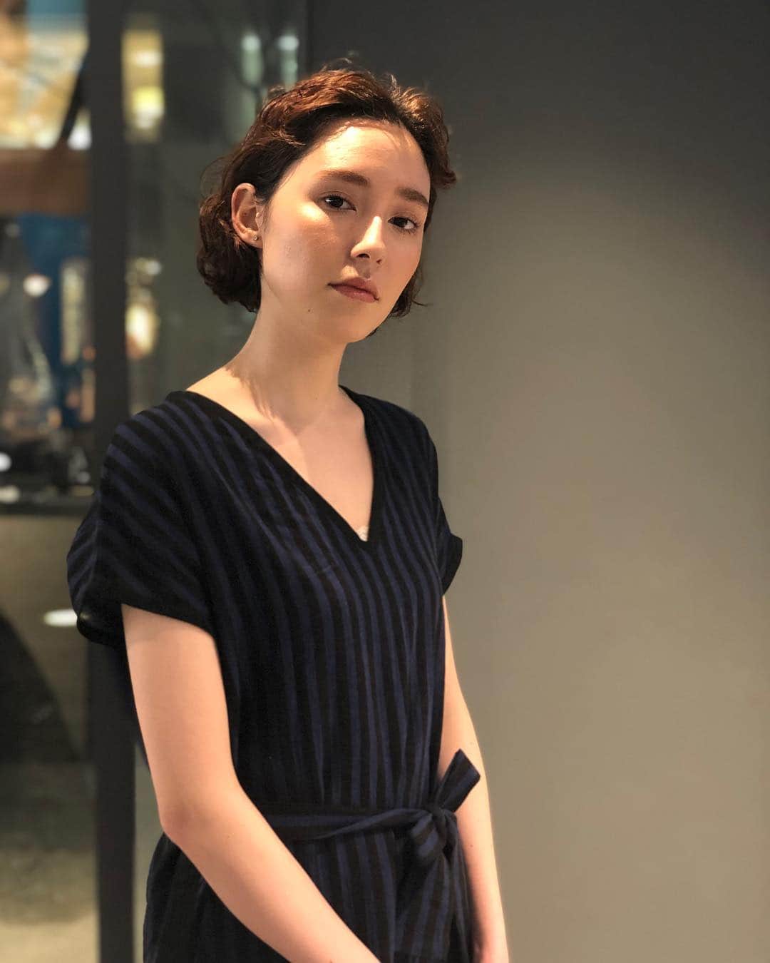 THREEさんのインスタグラム写真 - (THREEInstagram)「＜ライブ配信のご視聴、ありがとうございました！＞ 本日配信された「THREE ベースメイクレッスン」のライブ配信を、THREE オフィシャルインスタグラムのストーリーズで再視聴できます。 ライブ配信後、24時間限定の公開となりますので、ぜひこの機会をお見逃しなく！ 会場となったSENSORIUM THREE（丸の内）では、引き続き皆様のご来店をお待ちしております。 ■THREE 新パウダーファンデーション https://goo.gl/DfNofd ■THREE 全ベースメイク特徴チャート https://goo.gl/5syU1y  #threecosmetics #ライブ配信 #新パウダーファンデーション #佐藤裕太」3月22日 19時43分 - threecosmetics