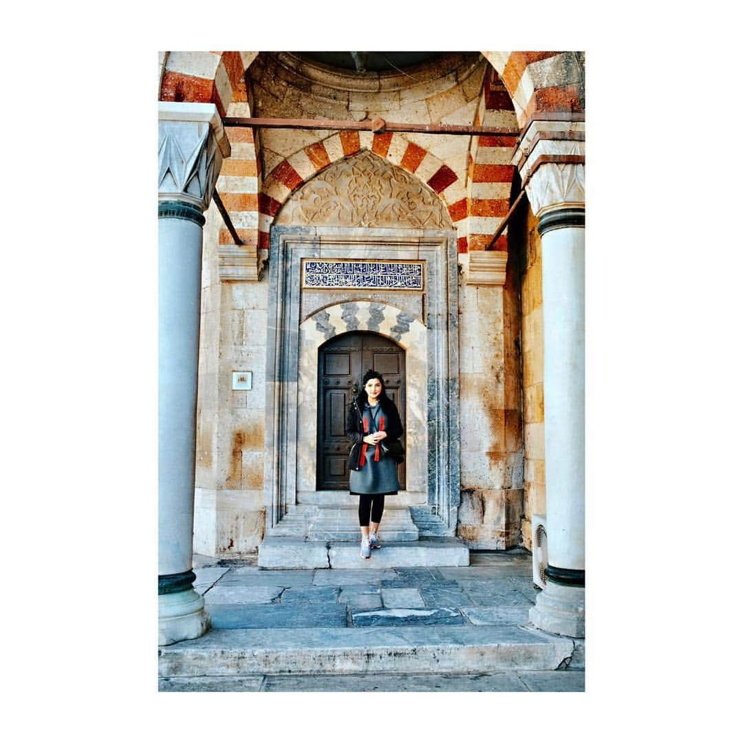 Ashantyさんのインスタグラム写真 - (AshantyInstagram)「Museum Jalaluddin Rumi, beliau adalah seorang Sufi asal Turki yang memiliki banyak karya tentang kehidupan dan cinta. Karyanya tentang syair-syair dan puisi yang menyentuh menjadikan Ia sebagai Sufi yang sangat terkenal. Dalam karya-karyanya Jalaluddin selalu memberikan nasehat tentang kehidupan kepada siapa saja yang ingin merasakan hidup lebih baik #konya #turkey」3月22日 19時48分 - ashanty_ash