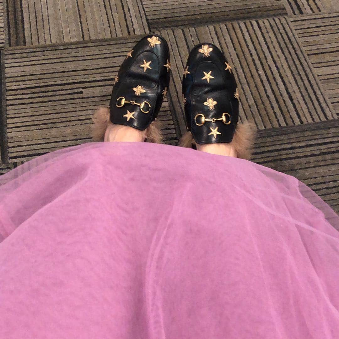 阿部洋子さんのインスタグラム写真 - (阿部洋子Instagram)「👟 #今日の靴 #スリッパ  #shoes #shoesaddict #shoeslover #shoesoftheday #ootd #sotd #new #skirt #2019ss #2019  桜色のスカート♥ おろしてみた👯‍♀️」3月22日 19時48分 - hirocoring
