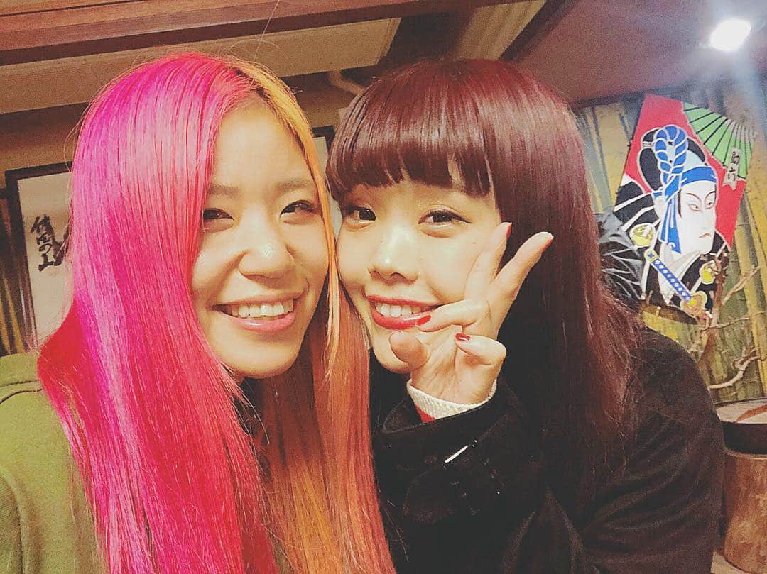 あやぺたのインスタグラム：「あいながMCであやぺたちゃんが好きな曲やりますって始まったNothing.は鳥肌もんやった😭1年以上前にあいなに言ったことやのに、覚えててくれて感動😭最高かよ〜😭らぶがすぎる〜😭 BiSH誘ってくれてありがとう〜かっこよかった。 キツネツキのみなさんともいっぱい話せて、おいしいうどんすきも食べれてばりやーまんな一日でした🏳️‍🌈 明日はEGG BRAINと千葉lookでツーマン！久々の対バンすぎて高まるぅ🔥」