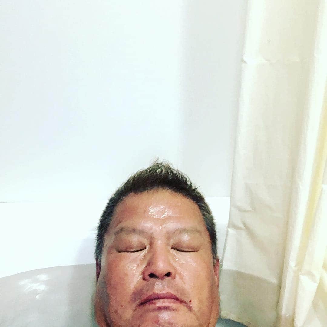 金村義明さんのインスタグラム写真 - (金村義明Instagram)「#汗💦絞り出して#マッサージ#バラダン🌹お休みさせていただきました！」3月22日 19時57分 - yoshiaki_kanemura