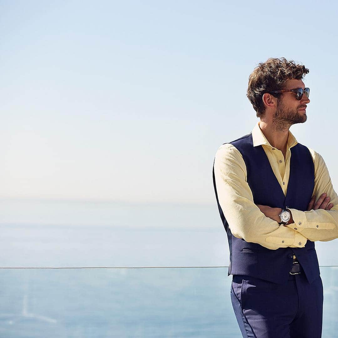 のインスタグラム：「NAUTICAL VIBES | El mar es la inspiración y la exclusividad es la clave para crear looks que no dejan a nadie indiferente. 🌊  The sea is the inspiration and exclusivity is the key to creating amazing looks. ► Nueva colección primavera/verano 2019 ya disponible en tiendas y online. New Spring/Summer Collection 2019, already available in stores and at florentino.com  #TheArtOfSailing #linkinbio #nuevacolección #newcollection #florentino #SS19」