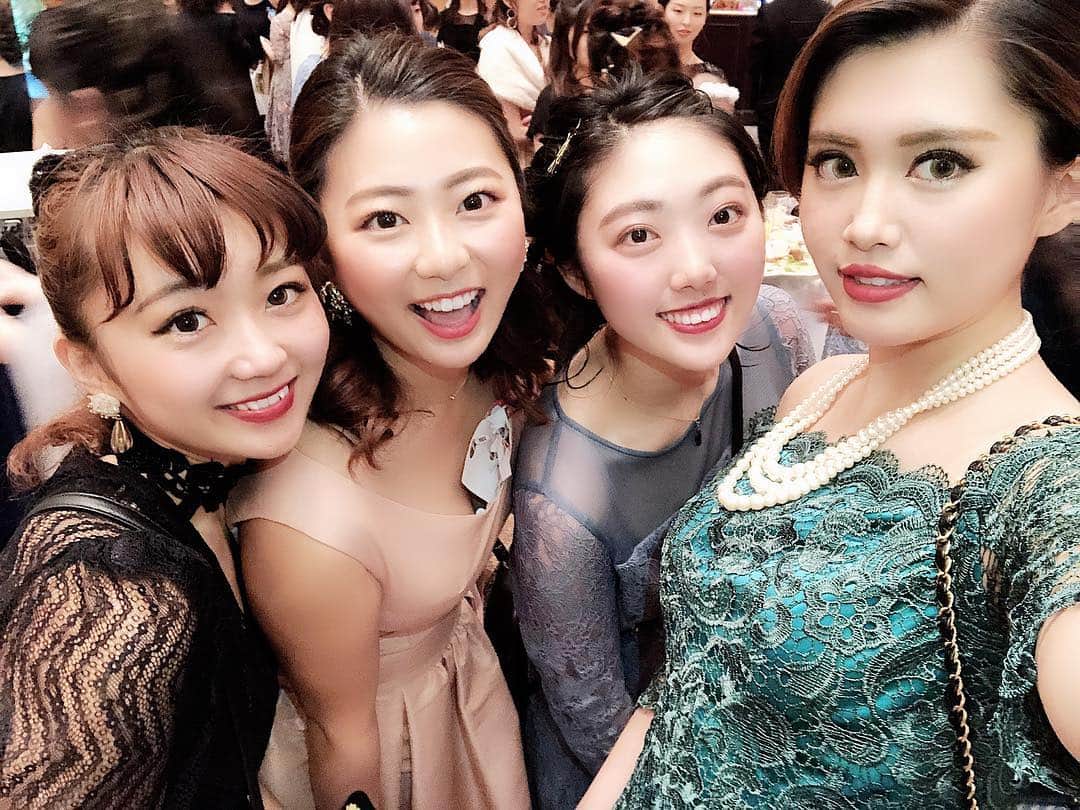 のインスタグラム：「ビンゴは負けたで真帆の谷間に捨てた、この卒業式で唯一泣いたのDIAGIRLで一言ずつ話した時、4年感お世話になった場所、のりこのストールにネイルつけて去ったやつだれ、くるくるしてるとき、ふつーにトイレ行ったら撮影してたでいれてもらった写真撮るとき呼ぼ？、三河三谷、ゆなぴんぐう 適当に選んでも好きな子が凝縮してるコーナー」