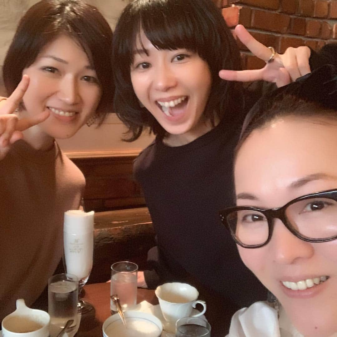 BONNIE PINKさんのインスタグラム写真 - (BONNIE PINKInstagram)「久々に会っても秒で距離を縮められるほど一気に喋ってリフレッシュ✨。 #優香 #izumiokada」3月22日 19時59分 - bonniepink_official