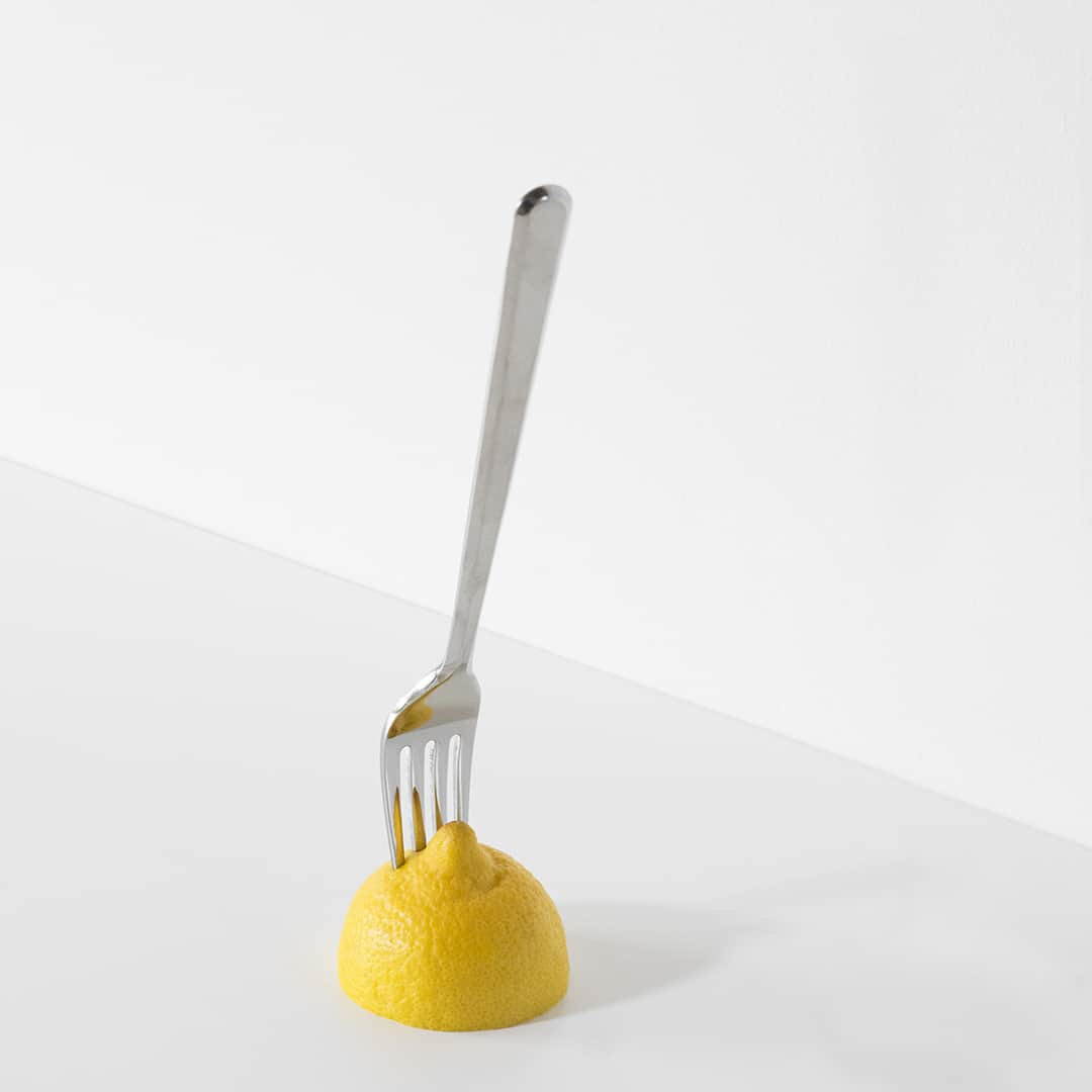 アレッシィさんのインスタグラム写真 - (アレッシィInstagram)「When life gives you lemons... cut them up and enjoy. Guest star: #Amici cutlery set 📸 @hardwearing」3月22日 20時00分 - alessi_official