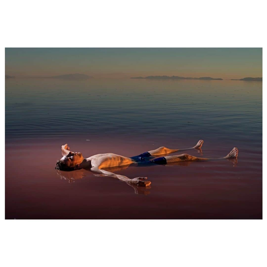 Magnum Photosさんのインスタグラム写真 - (Magnum PhotosInstagram)「"Water levels in the Great Salt Lake are the lowest they have been since data was first collected, in 1858" - Dr Catherine O'Reilly . To mark World Water Day, we look at @drakeycake's photographs of Utah's famed lake, and its precarious state. Link in bio. . PHOTO: Benjamin Anderson, an artist, floats in the salty north arm of the Great Salt Lake. In 1959, a railroad causeway built across the lake drastically reduced the lake's circulation and eventually caused the northern and southern sections of the lake to split in two. The water in the north arm has a high salt concentration due to little freshwater input, and halophiles that grow in the saline water give it a red tint. Great Salt Lake, UT. USA. 2016. . © @drakeycake/#MagnumPhotos . #WorldWaterDay #GreatSaltLake」3月22日 20時00分 - magnumphotos