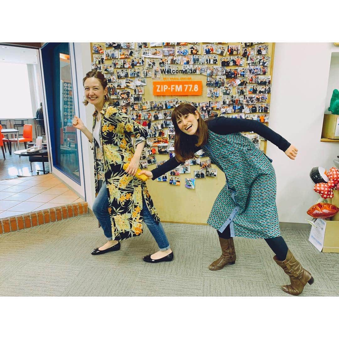イレーネのインスタグラム：「🎅→🌸 Phew that went fast. Back to work next week... 今日GOODYのエンディングに出演させていただき、久々にマイクの前に座りました。自分の声の出なさにびっくり😂マイカ、そしてAZUSAさん、4カ月本当にありがとう❤️ 突然のご報告になりましたが、来週3/29のGOODYがわたしのラストGOODYになります！4月からは新しいナビゲーターさんにバトンタッチ。少し寂しいですが、新しいGOODYも楽しんでくださいね！わたしイレーネ 、4月からはWakey Wakeyに戻りまして、土曜日朝にお引越しします^_^ぜひ聴いてくれたら嬉しいです！  新年度、新しい事ばかりでしばらくはドキドキしながらの仕事になりそう。きっと悩むことも沢山あるけれど、深呼吸しながら１つずつ大切に頑張ろうっと。  来週はGOODYの他にも撮影があったり、いよいよお仕事を始めていきます。また少しずつSNSもやっていきますね。ドキドキ💓  #zipfm #zipfmgoody #wakeywakey」