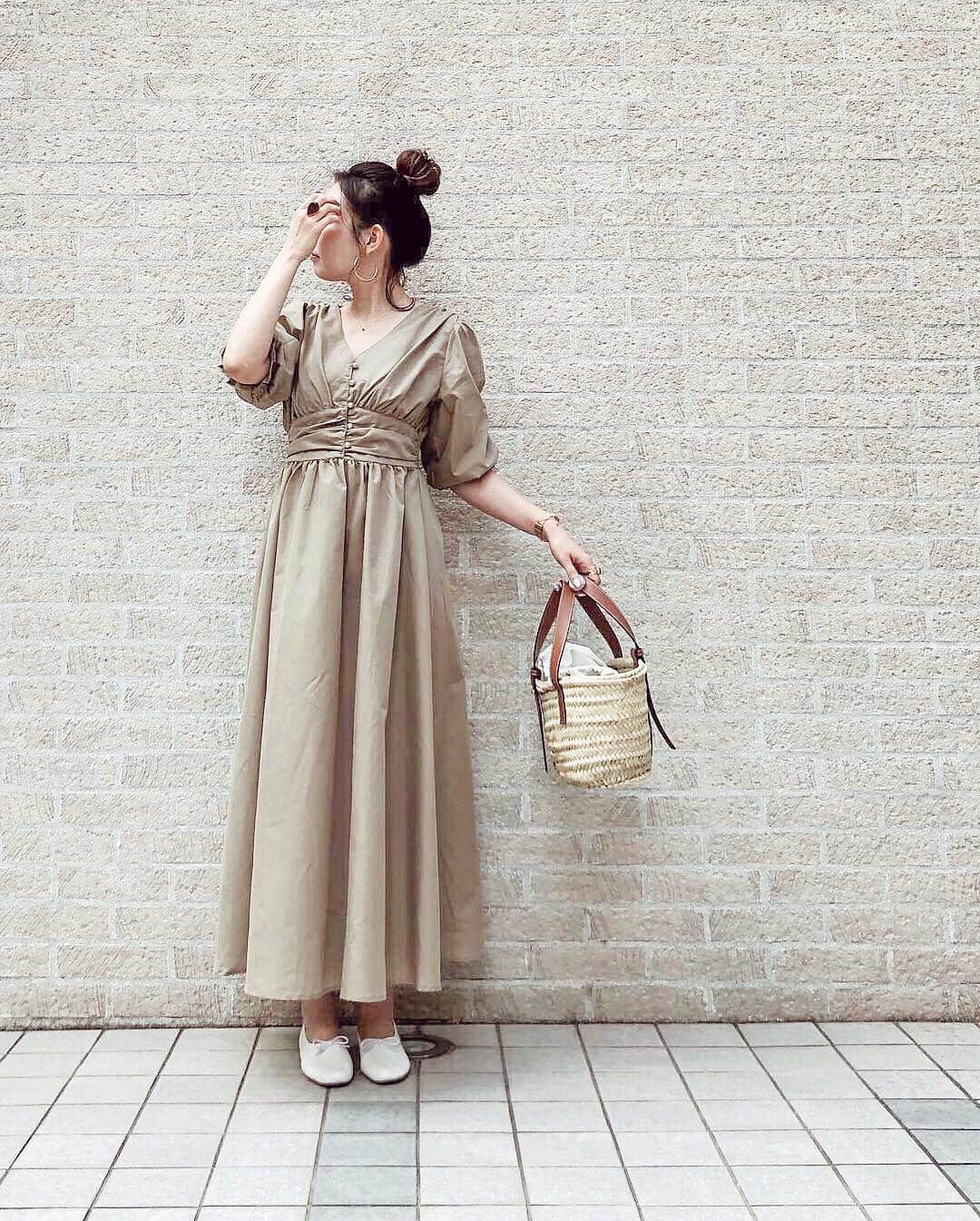 nanaさんのインスタグラム写真 - (nanaInstagram)「ㅤ ㅤ 2019.3.21 Fri #nanacoordinate 𓇼 ななコ 🐼ㅤ ㅤ ㅤ beige 𓆸𓆸𓆸  ㅤ @fifth_store の#ウエストギャザーロングワンピース が ﾒﾁｬｸﾁｬﾒﾁｬｸﾁｬ可愛すぎる❤︎❤︎❤︎ ﾅﾆｺﾉ絶妙ｶﾗｰ𓀠 ﾀｯﾌﾟﾘﾌﾝﾜﾘがｶﾜｲｲ𓋜 ﾀｯﾌﾟﾘｷﾞｬｻﾞｰがｶﾜｲｲ𓈖 ﾎﾞﾘｭｰﾑｽﾘｰﾌﾞもｶﾜｲｲ𓀤 ﾛﾝｸﾞな丈感もｻｲｺｰ𓂅  ㅤ ㅤ ㅤ 昨日は久しぶりの叙々苑❤︎❤︎ 私は初ﾏｯｺﾘでやったｹﾄﾞ ﾎﾞﾄﾙ2人で飲み切れた𓀠𓀠 ｵﾄﾅﾆﾅｯﾀﾅｰ𓃻 ｶﾙﾋﾞにﾊﾗﾐ美味しかったﾈ𓂃𓃟𓃟 ㅤ ㅤ ㅤ blog更新してます✎*。 ━━━━━☞topからﾄﾍﾞﾏｽ𓅩𓂃  ㅤ ㅤ  onepiece…#fifth #fifthtl #fifth通販 ☞なんと40%OFFクーポン出てた𓀠𓀠𓀠  ㅤ ㅤ ㅤ ㅤ ㅤ #ワンピース #onepiece #フィフス #ワンピースコーデ #code #outfit #fashion #ootd #coordinate #大人カジュアル  #locari mery  beaustagrammer #プチプラコーデ  mineby3mootd #instafashion fashionblogger #fashionista #데일리록 #코디 #옷스타그램 #멋스타그램 #穿搭 #오오티디  #패션스타그램  #楽天roomに載せてます #roomインフルエンサー」3月22日 20時03分 - nanapanda517