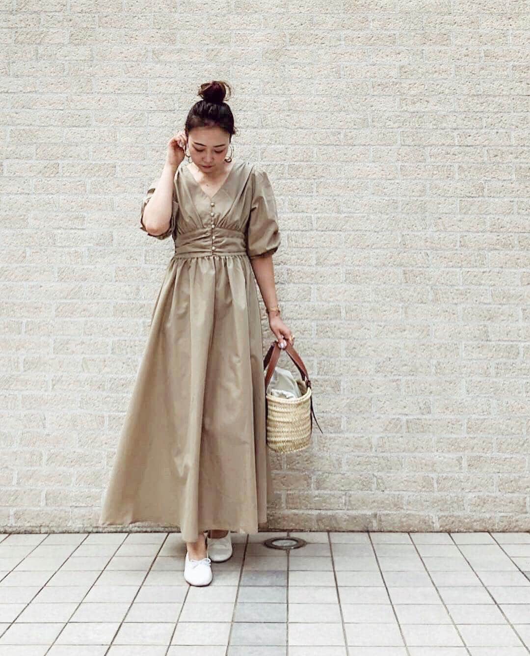 nanaさんのインスタグラム写真 - (nanaInstagram)「ㅤ ㅤ 2019.3.21 Fri #nanacoordinate 𓇼 ななコ 🐼ㅤ ㅤ ㅤ beige 𓆸𓆸𓆸  ㅤ @fifth_store の#ウエストギャザーロングワンピース が ﾒﾁｬｸﾁｬﾒﾁｬｸﾁｬ可愛すぎる❤︎❤︎❤︎ ﾅﾆｺﾉ絶妙ｶﾗｰ𓀠 ﾀｯﾌﾟﾘﾌﾝﾜﾘがｶﾜｲｲ𓋜 ﾀｯﾌﾟﾘｷﾞｬｻﾞｰがｶﾜｲｲ𓈖 ﾎﾞﾘｭｰﾑｽﾘｰﾌﾞもｶﾜｲｲ𓀤 ﾛﾝｸﾞな丈感もｻｲｺｰ𓂅  ㅤ ㅤ ㅤ 昨日は久しぶりの叙々苑❤︎❤︎ 私は初ﾏｯｺﾘでやったｹﾄﾞ ﾎﾞﾄﾙ2人で飲み切れた𓀠𓀠 ｵﾄﾅﾆﾅｯﾀﾅｰ𓃻 ｶﾙﾋﾞにﾊﾗﾐ美味しかったﾈ𓂃𓃟𓃟 ㅤ ㅤ ㅤ blog更新してます✎*。 ━━━━━☞topからﾄﾍﾞﾏｽ𓅩𓂃  ㅤ ㅤ  onepiece…#fifth #fifthtl #fifth通販 ☞なんと40%OFFクーポン出てた𓀠𓀠𓀠  ㅤ ㅤ ㅤ ㅤ ㅤ #ワンピース #onepiece #フィフス #ワンピースコーデ #code #outfit #fashion #ootd #coordinate #大人カジュアル  #locari mery  beaustagrammer #プチプラコーデ  mineby3mootd #instafashion fashionblogger #fashionista #데일리록 #코디 #옷스타그램 #멋스타그램 #穿搭 #오오티디  #패션스타그램  #楽天roomに載せてます #roomインフルエンサー」3月22日 20時03分 - nanapanda517