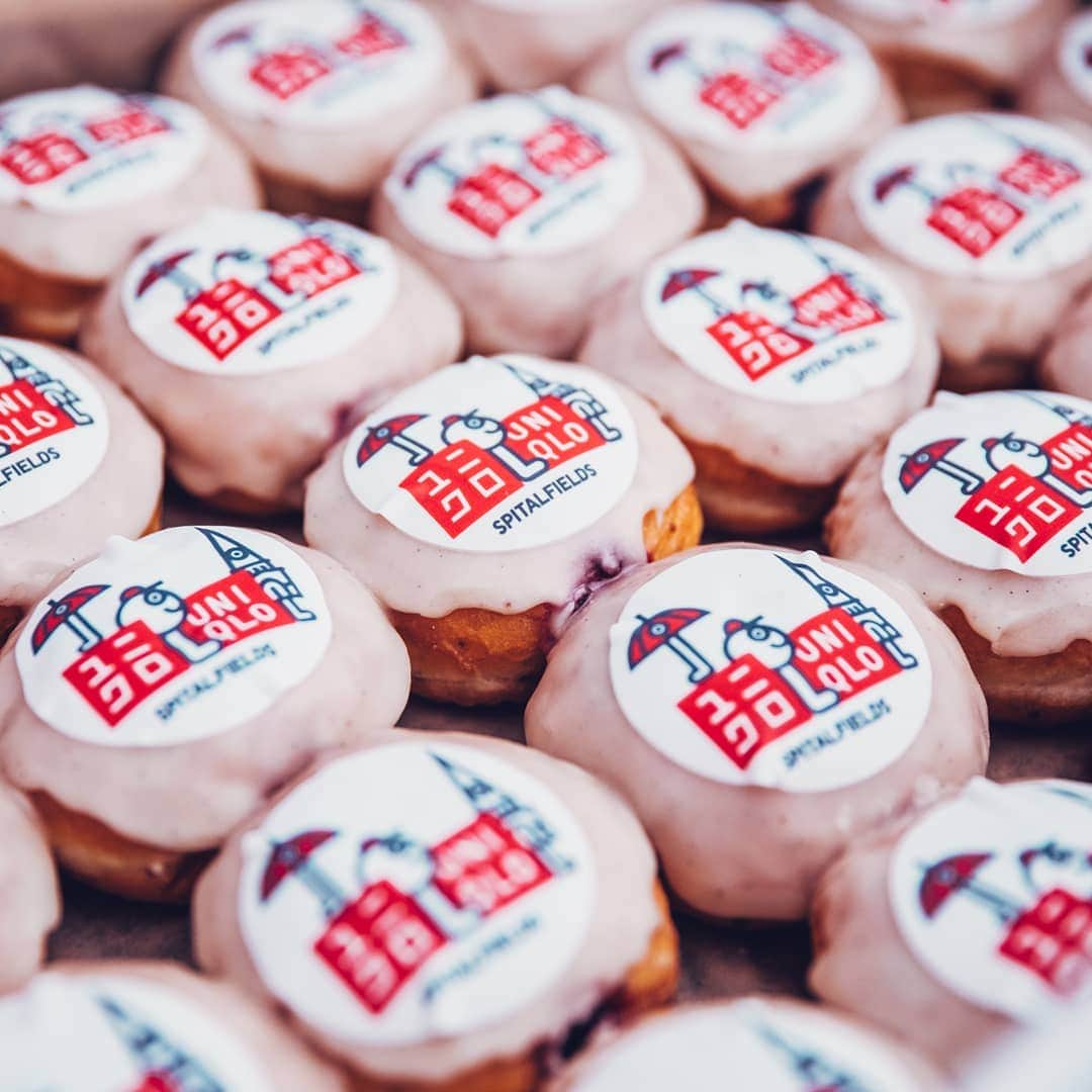 のインスタグラム：「Yesterday we opened our new UNIQLO SPITALFIELDS store with goody bags, Taiko drummers, exclusive opening offers and competitions to win a trip to Japan!  Don't worry if you missed out, join us on Saturday for your chance to get in on the action from 10am!  #UniqloSpitalfields #Uniqlo #LifeWear #LiveUniqlo」