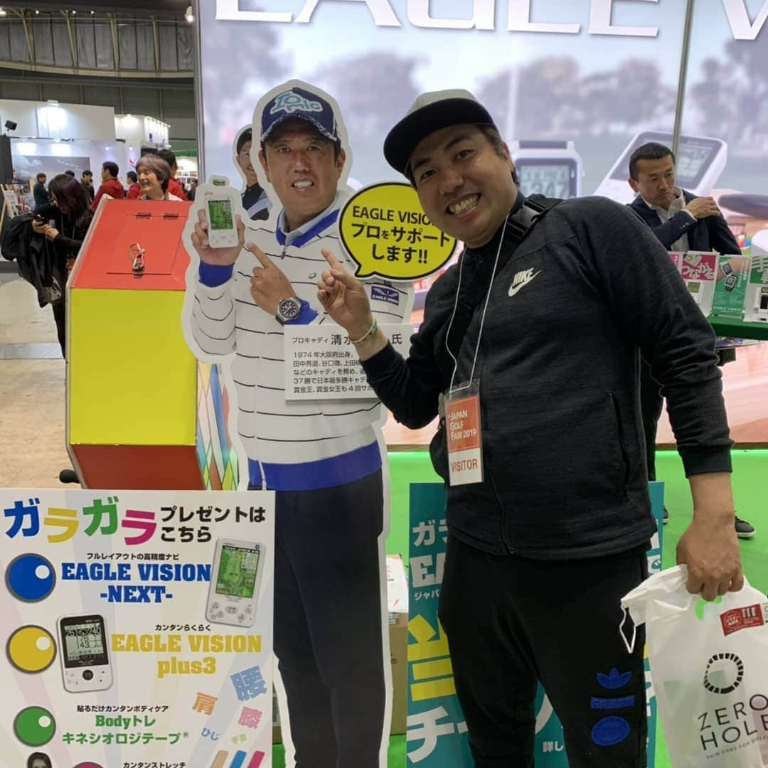 大西ライオンさんのインスタグラム写真 - (大西ライオンInstagram)「JAPAN GOLF FAIR  に行ってきました。毎年恒例行事です！完全にプライベートで、なんせ、楽しんでます！私のゴルフの先生の村井さんと、あーだこーだ言いながら色んなブースを回ります！今年は「ギア猿」のおかげだと思いますが、よく声をかけてもらえました。ゴルフ芸人に少しずつ近づけてるのかなと思います。 #大西ライオン #ゴルフ芸人 #ジャパンゴルフフェア」3月22日 20時05分 - onishilion2010