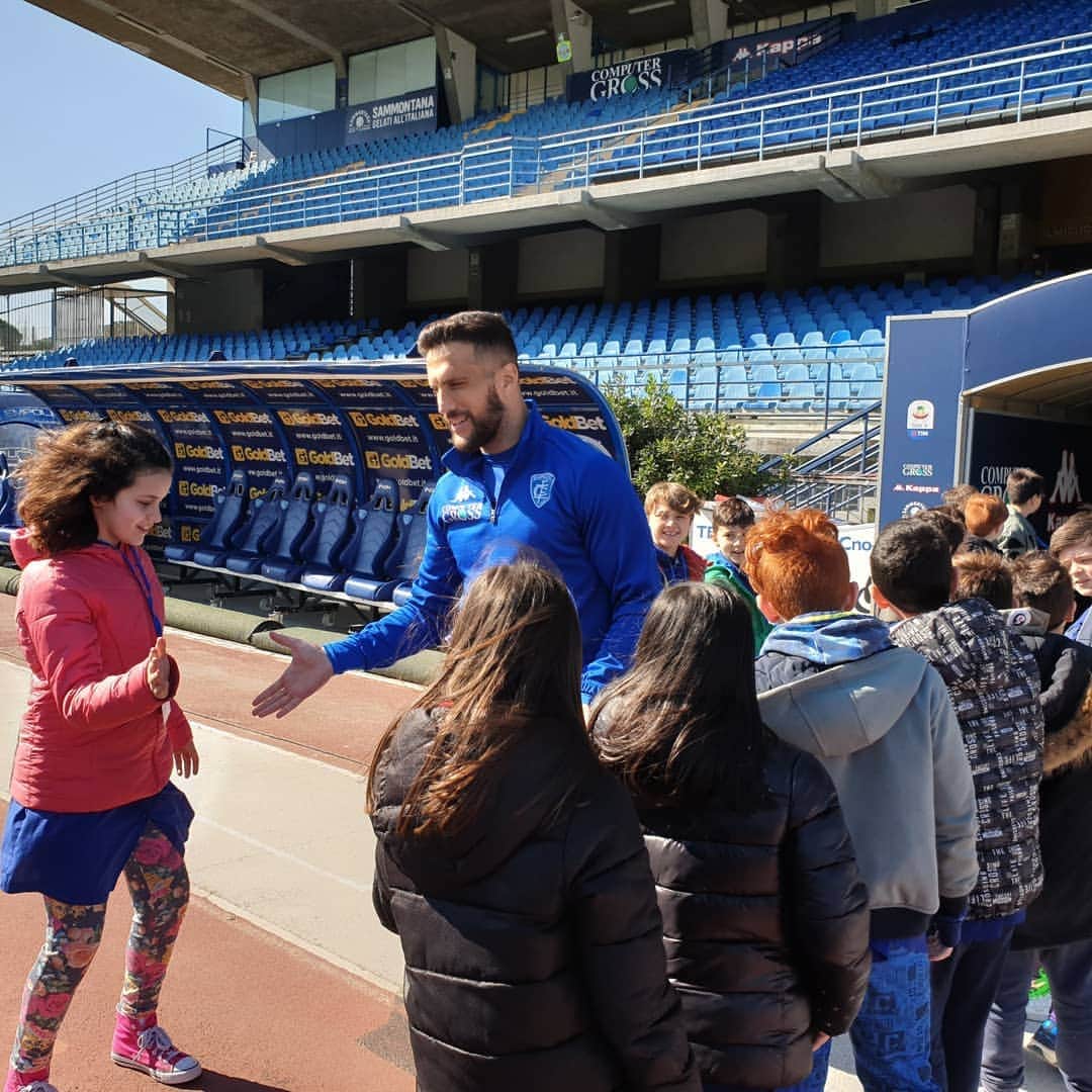 エンポリFCさんのインスタグラム写真 - (エンポリFCInstagram)「#ScuoladelTifo Ospiti speciali stamani al Castellani: gli alunni dell'Istituto scolastico Baccio da Montelupo di Montelupo Fiorentino hanno prima incontrato gli azzurri ed hanno poi assistito alla seduta di allenamento che si è svolta al Sussidiario 📸」3月22日 20時06分 - empoli_fc_official