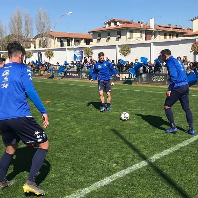 エンポリFCさんのインスタグラム写真 - (エンポリFCInstagram)「#ScuoladelTifo Ospiti speciali stamani al Castellani: gli alunni dell'Istituto scolastico Baccio da Montelupo di Montelupo Fiorentino hanno prima incontrato gli azzurri ed hanno poi assistito alla seduta di allenamento che si è svolta al Sussidiario 📸」3月22日 20時06分 - empoli_fc_official