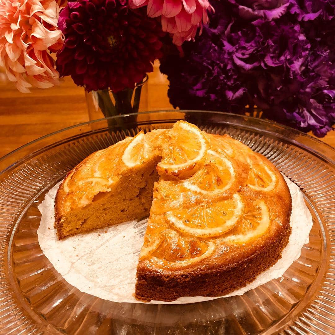 工藤静香さんのインスタグラム写真 - (工藤静香Instagram)「夕食の時、ケーキが食べたいね〜と、話していたので😊 でも、生クリームが欲しいなぁ。 ホイップクリームと美味しそうですよね(^^)」3月22日 20時18分 - kudo_shizuka