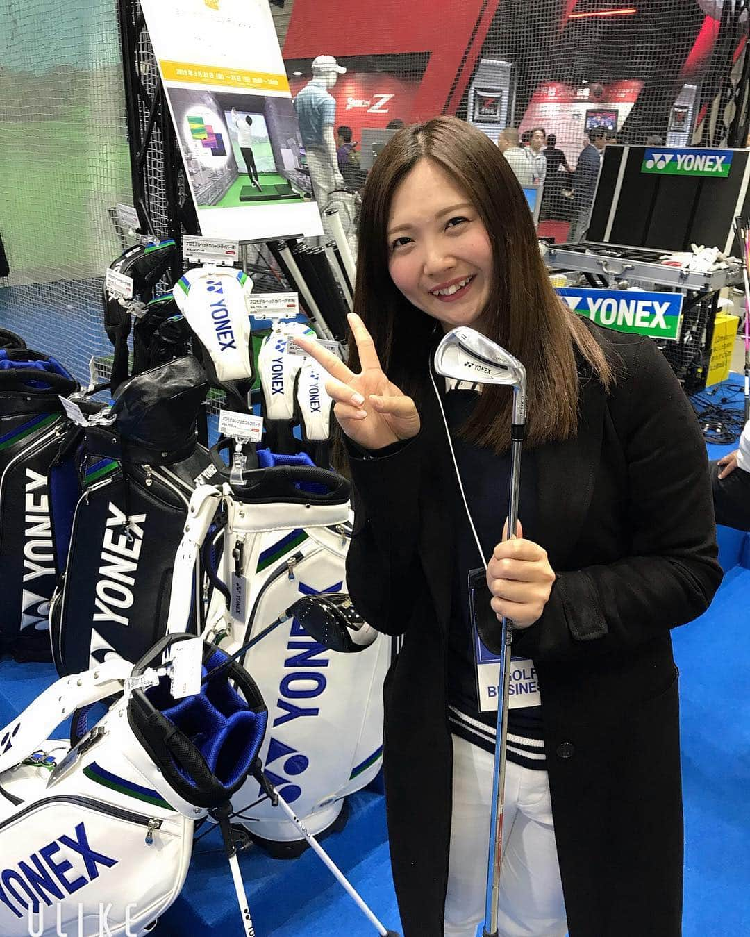 石山千晶さんのインスタグラム写真 - (石山千晶Instagram)「Japan Golf Fair 2019✨ いつもお世話になっている Mercedes-benzさん YONEXさん elite gripsさん DAIYA GOLFさん その他にも挨拶をさせていただきました😊 平日なのにすごい賑わいで、圧倒されましたが、いろいろなブースをまわれて楽しかった〜💕 もっと写真撮れば良かったと後悔…😭 #japangolffair #2019 #パシフィコ横浜 #mercedesbenz #yonex #elitegrips #daiyagolf」3月22日 20時23分 - chiaki_ishiyama0428