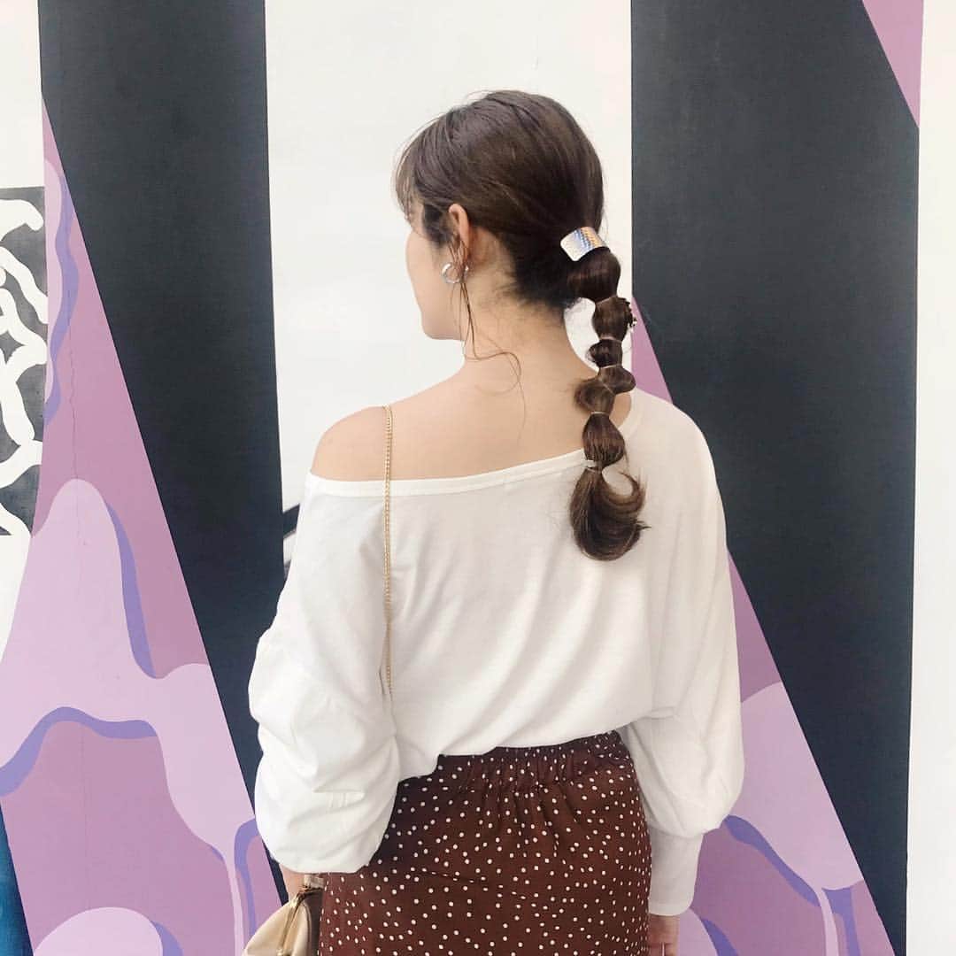mina hinokuchiのインスタグラム：「. 透明ゴムで4.5箇所止めただけの簡単アレンジ☀︎ アレンジしたら髪伸びたなと思う🌸 ワンショル着るときに、まとめ髪のアレンジをするとワンショルもしっかり見えて可愛いです♡ . #whoswhochico #salonbychico #フーズフーチコ #ヘアアレンジ#salonbychico_yokohama #mina_chicode #mery #rili_tokyo #sucle #isutapic #patra #petrel_jp #velle_jp #横浜 #横浜ルミネ」
