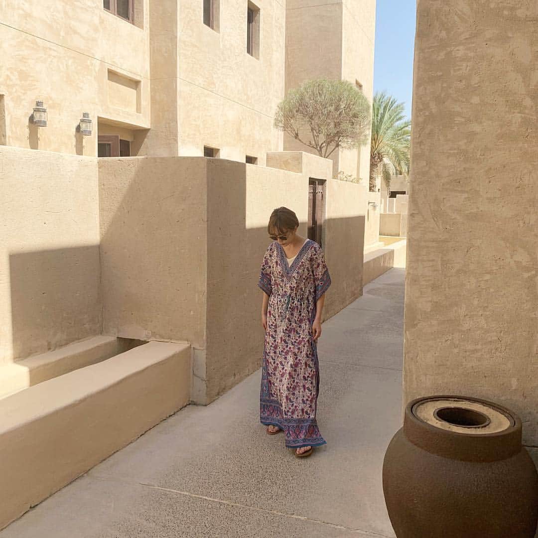 石田一帆さんのインスタグラム写真 - (石田一帆Instagram)「. ドバイでのお気に入りスポット Bab Al Shams Desert Resort & Spa🏜 . ここはまさに砂漠リゾートという感じで プールもスパもあるし宿泊もできて プールの目の前は砂漠になっています🐫 . トリートメントも体験させていただいたのですが もう気持ちよすぎて。本当に本当に最高でした😭 . これまたどこを見渡してもぜーんぶかわいい😧♡ シティとはまた違った楽しみ方ができました♡ ここで1日ずーっとゆっくりできたら最高。 ドバイへ行ったらここも是非いってほしいです⛲️ . 次は念願の。。🐫🏜🐫🏜 #ik_travel#ik_dubai#babalshamsdesertresortandspa#babalshamsdesertresort#babalshams#babalshamshotel#desert#camel#visitdubai#mydubai#tabijomap_dubai#ambassador#dubaitravel#dubaitrip#trip#travel#ドバイ#バブアルシャムスデザートリゾートアンドスパ#バブアルシャムス#ラクダ乗り#ラクダ#タビジョ#ドバイ旅行#ドバイ#女子旅」3月22日 20時36分 - ishidakazuho