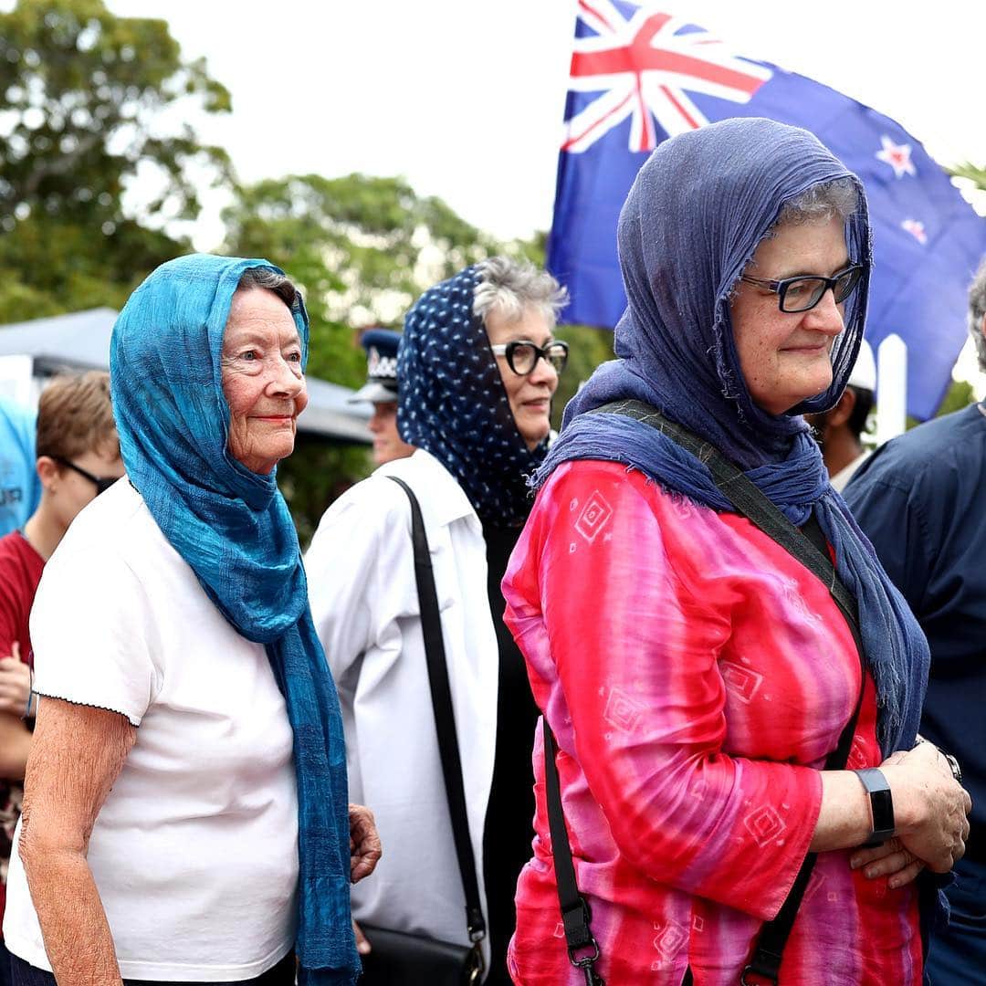 CNNさんのインスタグラム写真 - (CNNInstagram)「One week ago, a gunman killed 50 people in a terror attack at two mosques in Christchurch, New Zealand. Today, women around the country -- including Prime Minister Jacinda Ardern and Christchurch Mayor Lianne Dalziel -- wore headscarves to remember the victims and show solidarity for the Muslim community. “I hope that seeing thousands of New Zealanders wearing headscarves will show them how deeply we value and respect their courage,” said Kate Mills Workman, who is wearing one today as part of the "headscarf for harmony" campaign. (📷: William West/AFP/Getty Images, Marty Melville/AFP/Getty Images, Courtesy Hady Osman, Courtesy Kate Mills Workman, Courtesy Cathryn Allwood, Kai Schwoerer/Getty Images, Hannah Peters/Getty Images, Courtesy Izzy Ford)」3月22日 20時40分 - cnn