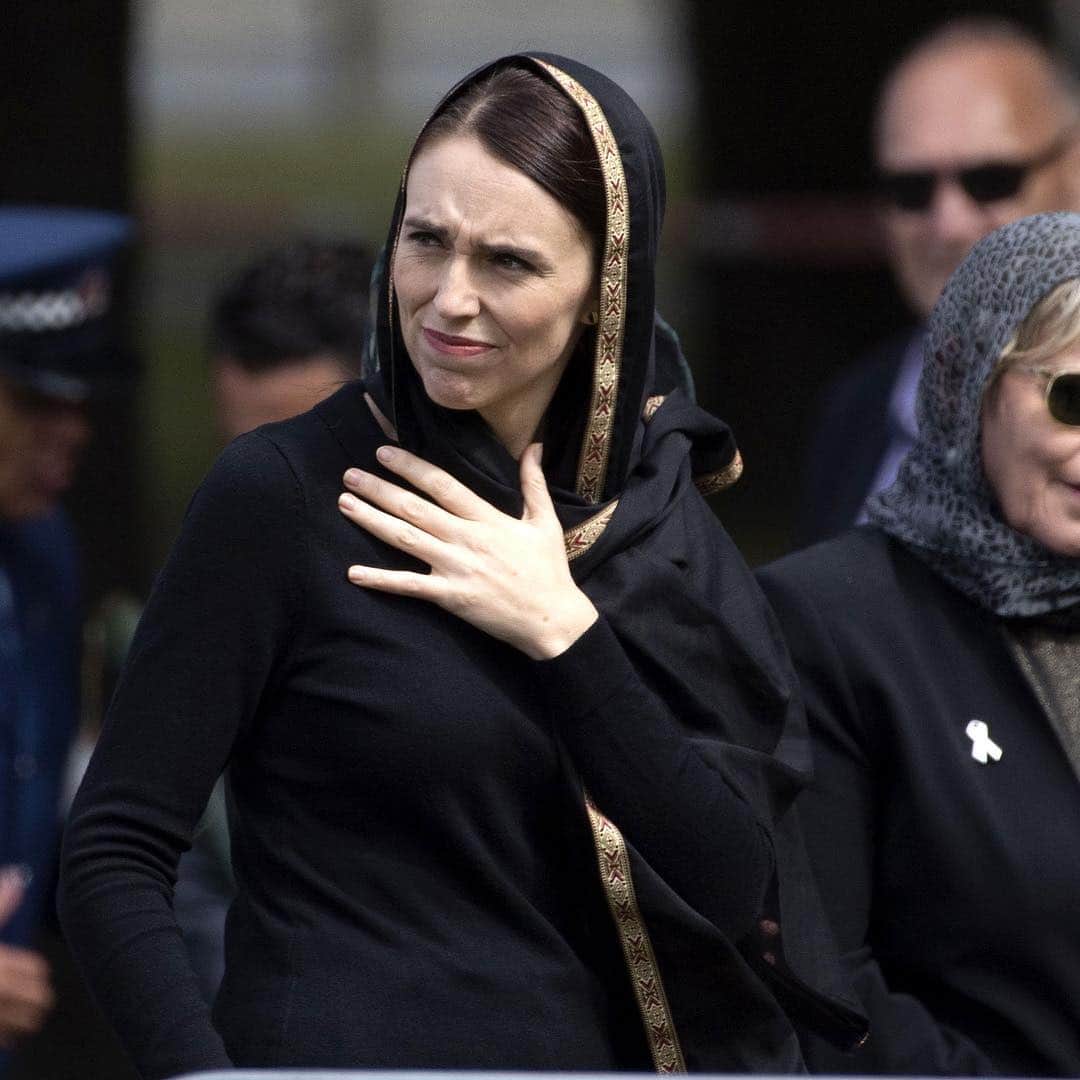 CNNさんのインスタグラム写真 - (CNNInstagram)「One week ago, a gunman killed 50 people in a terror attack at two mosques in Christchurch, New Zealand. Today, women around the country -- including Prime Minister Jacinda Ardern and Christchurch Mayor Lianne Dalziel -- wore headscarves to remember the victims and show solidarity for the Muslim community. “I hope that seeing thousands of New Zealanders wearing headscarves will show them how deeply we value and respect their courage,” said Kate Mills Workman, who is wearing one today as part of the "headscarf for harmony" campaign. (📷: William West/AFP/Getty Images, Marty Melville/AFP/Getty Images, Courtesy Hady Osman, Courtesy Kate Mills Workman, Courtesy Cathryn Allwood, Kai Schwoerer/Getty Images, Hannah Peters/Getty Images, Courtesy Izzy Ford)」3月22日 20時40分 - cnn