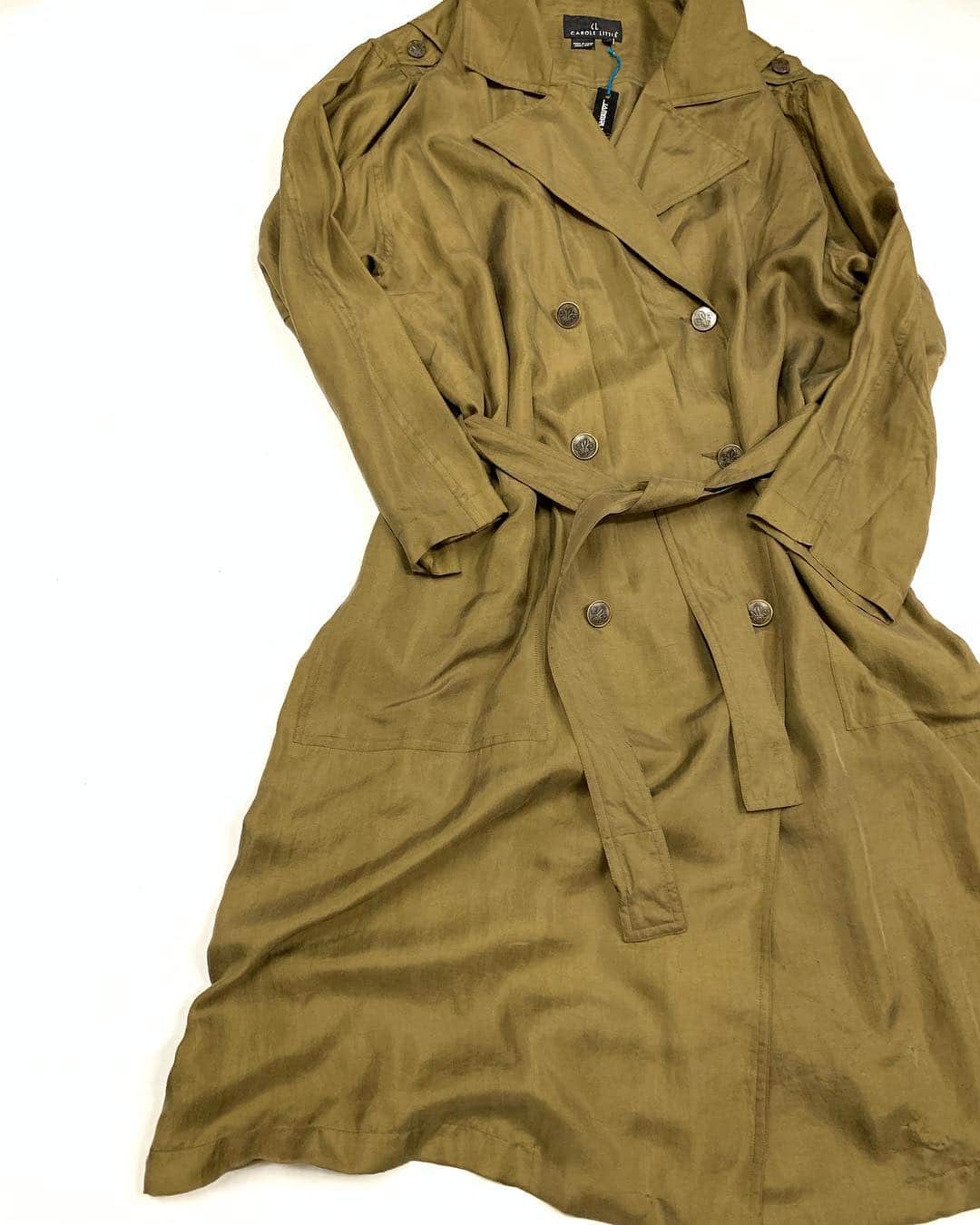 のインスタグラム：「JAMMRU 入荷オープンは3/23です！ 3/23 NEW ARRIVAL!! SILK trench coat .  商品のお問い合わせは3/25月曜日以降お電話で承ります。 . #お問い合わせはお電話で承ります #jammru #osaka  #fashion  #streetstyle  #streetfashion  #vtg  #vintage  #used  #usedclothing  #古着 #古着屋 #ファッション #70s #80s #90s #silk」