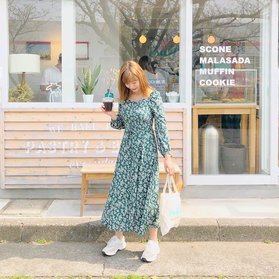 のインスタグラム：「.﻿ @pacific_bakery﻿ ここは、尊さの塊である 🥺 💞﻿ ﻿ 9時から1時間ごとに揚げ上がる #マラサダ 🥺﻿ 6種類も揃えられた #スコーン 🥺﻿ マラサダはふわっふわ、スコーンにはクリームチーズもたっぷり入ってるんだ 🥰﻿ ﻿ ただ、トンビにだけは要注意である ⚠️﻿ ﻿ #mamie_no_code」