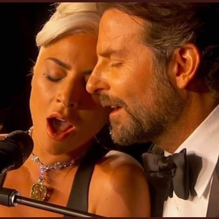 ニア・ヴァルダロスさんのインスタグラム写真 - (ニア・ヴァルダロスInstagram)「My desktop reminder to keep a breath mint handy in case @ladygaga ever asks to harmonize with me.」3月22日 20時46分 - niavardalos