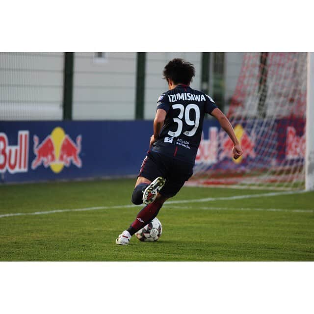 山田真以さんのインスタグラム写真 - (山田真以Instagram)「ドイツから夫が戻ってきました🇩🇪⚽️ 持って行ったおにぎりを練習後にバスの中で食べたそうなのですが、珍しいらしく、何？！？！と驚かれたそうです🍙 海外の人から見たら不思議なんだろうな👀🇯🇵 . . 今夜の#真以食堂 と備忘録✍️ ✔︎鶏肉のネギ塩レモン ✔︎八宝菜としめじの中華炒め ✔︎キャベツと塩昆布和え ✔︎サラダ ✔︎白菜のお味噌汁 ✔︎ごはん ✔︎キュウイ . . ✔︎茄子とトマトとズッキーニのオーブン焼き ✔︎豚肉と野菜の中華煮 ✔︎スモークサーモンとクリームチーズ ✔︎サラダ ✔︎大根のお味噌汁 ✔︎ごはん . . ✔︎鶏肉の参鶏湯風おじや ✔︎里芋の煮っころがし ✔︎アボカドと塩昆布和え ✔︎サラダ ✔︎いちご . ✔︎カレー . ✔︎回鍋肉 . ✔︎白菜のミルフィーユ鍋 . ✔︎キーマカレー . ✔︎豚肉のすき焼き丼 #真以ごはん#おうちごはん#家ごはん#料理#クッキング#クッキングラム#夕食#ディナー#サッカー#エクストラクラサ#ポーランド#海外生活#poland#dinner#cooking#cookingram#soccer#ekstraklasa#pogonszczecin#life」3月23日 6時49分 - maaai.yamada