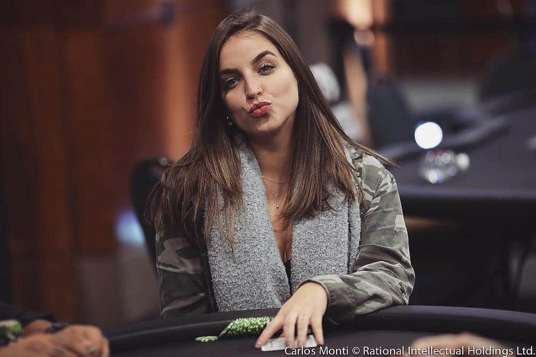 Bruna Unzuetaのインスタグラム：「Start no BSOP com beijinnnn de boa sorte! 🍀」