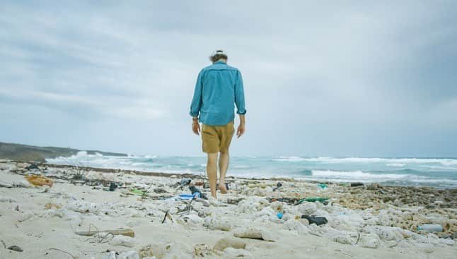 Costa Sunglassesさんのインスタグラム写真 - (Costa SunglassesInstagram)「“It’s all about protecting what you love…” — @oliverwhitefishing, Abaco Lodge  Last year, @Abacolodge went through 115,000 plastic bottles during their season. As part of our ongoing #KickPlastic initiative, we partnered with them in eliminating 100% of single-use plastic bottles and taking one more step towards protecting the communities on and around the water that fuel our passions. Watch our IG TV video to learn how you can be part of the solution. #SeeWhatsOutThere」3月23日 6時56分 - costasunglasses