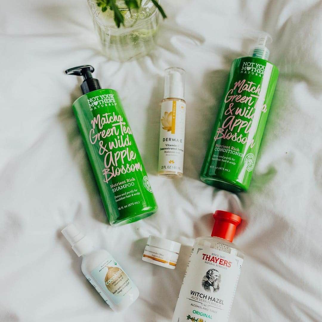Whole Foods Marketさんのインスタグラム写真 - (Whole Foods MarketInstagram)「What will the @thefoxandshe stock up on during Beauty Week? 👀 Swipe to find out! 👉Don't forget: 3/27 - 4/2/19, get 25% off all makeup, facial care, #haircare, nail polish, perfume, and brushes. #CleanBeauty #MakesMeWhole #Sponsored . . . decisions, decisions! popped into @wholefoods after my workout to try out some new clean beauty products (I've turned into such a product junkie) Unlike the drugstore, wholefoods has banned upwards of 100 ingredients like parabens, phthalates & formaldehyde (some of the main offenders) and none of their products have been tested on animals 🙌🏼 if you've been hesitant to make the switch because of cost, you’re out of excuses 😂 there's a huge selection of products at affordable price points AND you can test a bunch of them in store! #sponsored #cleanbeauty #makesmewhole」3月23日 6時57分 - wholefoods