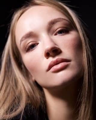 リヴ・オドリスコールのインスタグラム：「Lighting test with @_hollyrose__」