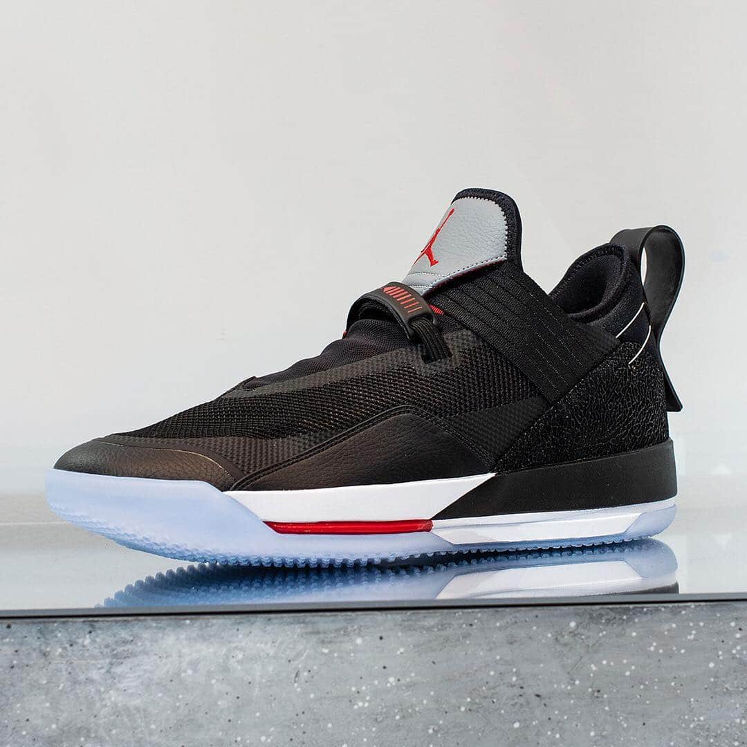 Sneaker Newsさんのインスタグラム写真 - (Sneaker NewsInstagram)「Air Jordan 33 Low to release this Summer. Features the innovative FastFit lockdown system and a revised heel tab that still honors the Air Jordan 3. For a detailed look at two colorways, tap the link in our bio.」3月23日 7時09分 - sneakernews