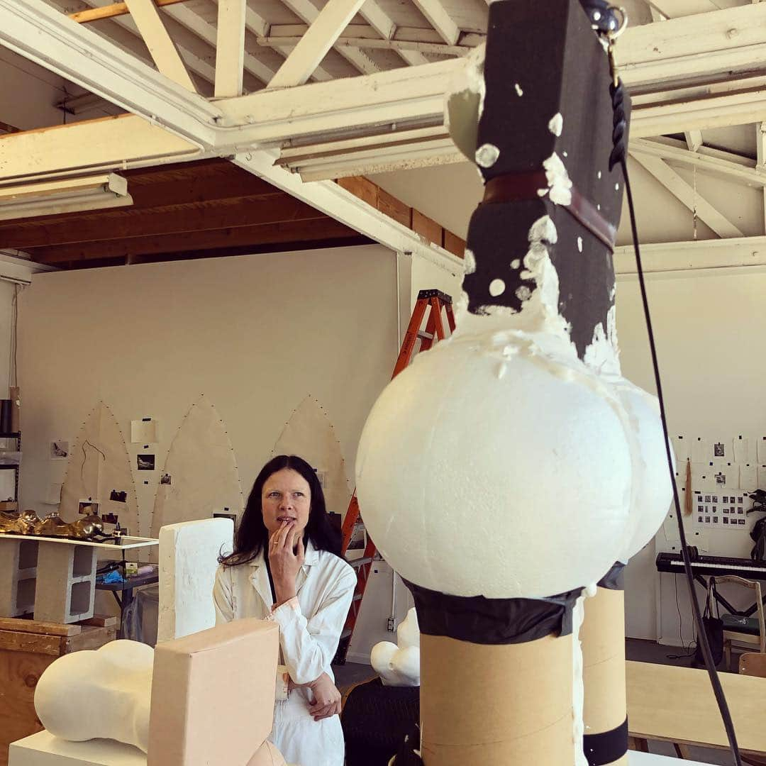 デヴェンドラ・バンハートさんのインスタグラム写真 - (デヴェンドラ・バンハートInstagram)「studio visit with my sis @isabellealbuquerque  Homunculusly Heavenly!」3月23日 7時13分 - devendrabanhart