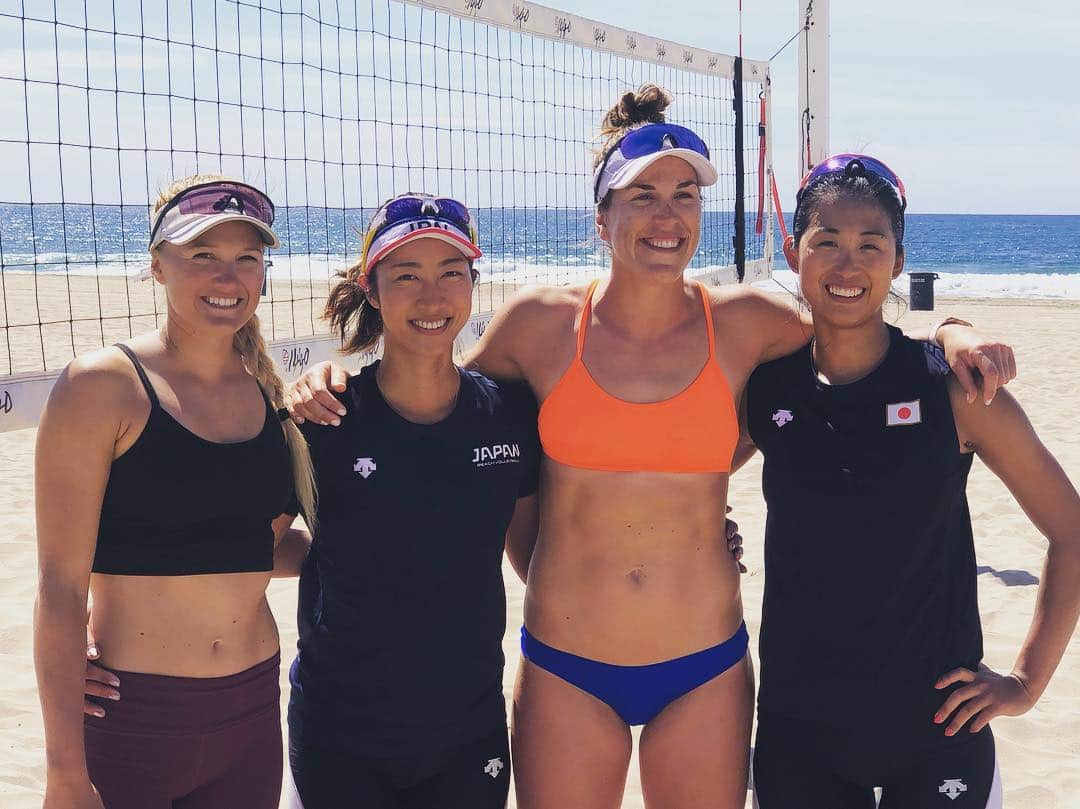 溝江明香さんのインスタグラム写真 - (溝江明香Instagram)「We had good practice with the girls🇺🇸 and great staffs at Hermosa beach 🏖  Arigato🙏🏽 “Kawaii”😘 彼女達のコーチもブラジル人！元気で明るい練習でした🙏🏽❤️ #beachvolleyball #trainingcamp #LA #hermosabeach #california #japan #roadtotokyo2020 #toyota #athome #oakley #luxotticajapan #glicopowerproduction #トヨタ自動車 #女子アスリート #溝江明香」3月23日 7時21分 - sayakamizoe