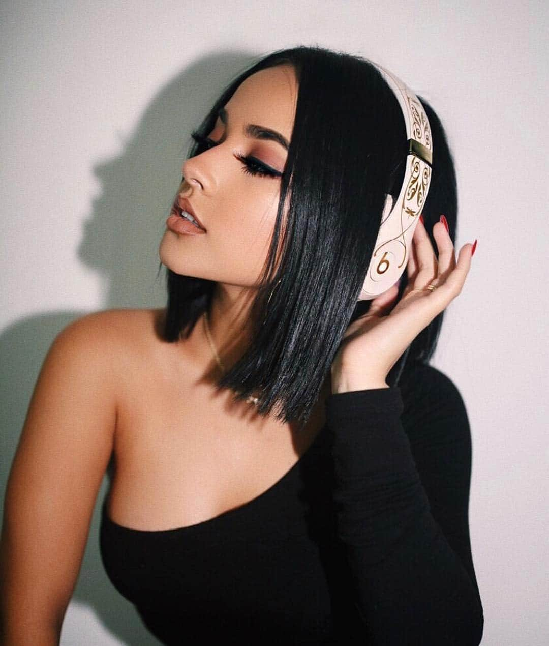 ASCAPさんのインスタグラム写真 - (ASCAPInstagram)「Put your headphones on & listen to the new @iambeckyg jam #GreenLightGo 🎧 link in bio #NewMusicFriday #SomosASCAP」3月23日 7時34分 - ascap