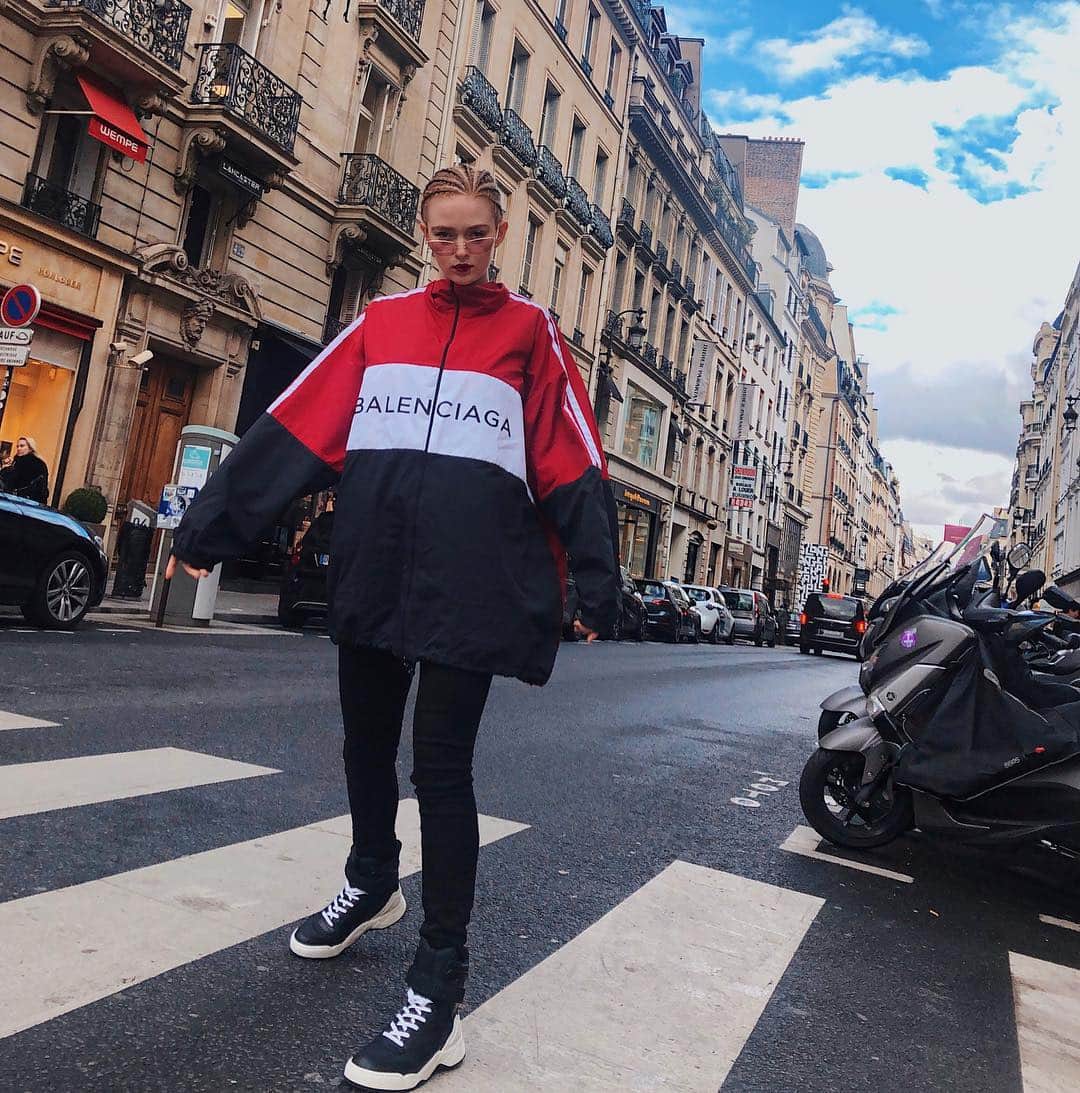 Larsen Thompsonさんのインスタグラム写真 - (Larsen ThompsonInstagram)「Balenciaga dayzzz,  Balenciaga wayzzz」3月23日 7時36分 - larsenthompson