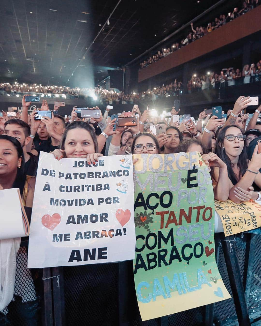 Jorge & Mateusさんのインスタグラム写真 - (Jorge & MateusInstagram)「Curitiba! Sem explicação essa nossa noite juntos. Ficamos emocionados em receber o carinho de vocês! Muito obrigado e hoje tem mais. Nos veremos aqui, hein?! #LiveCuritiba #JeMemCuritiba」3月22日 22時36分 - jorgeemateus