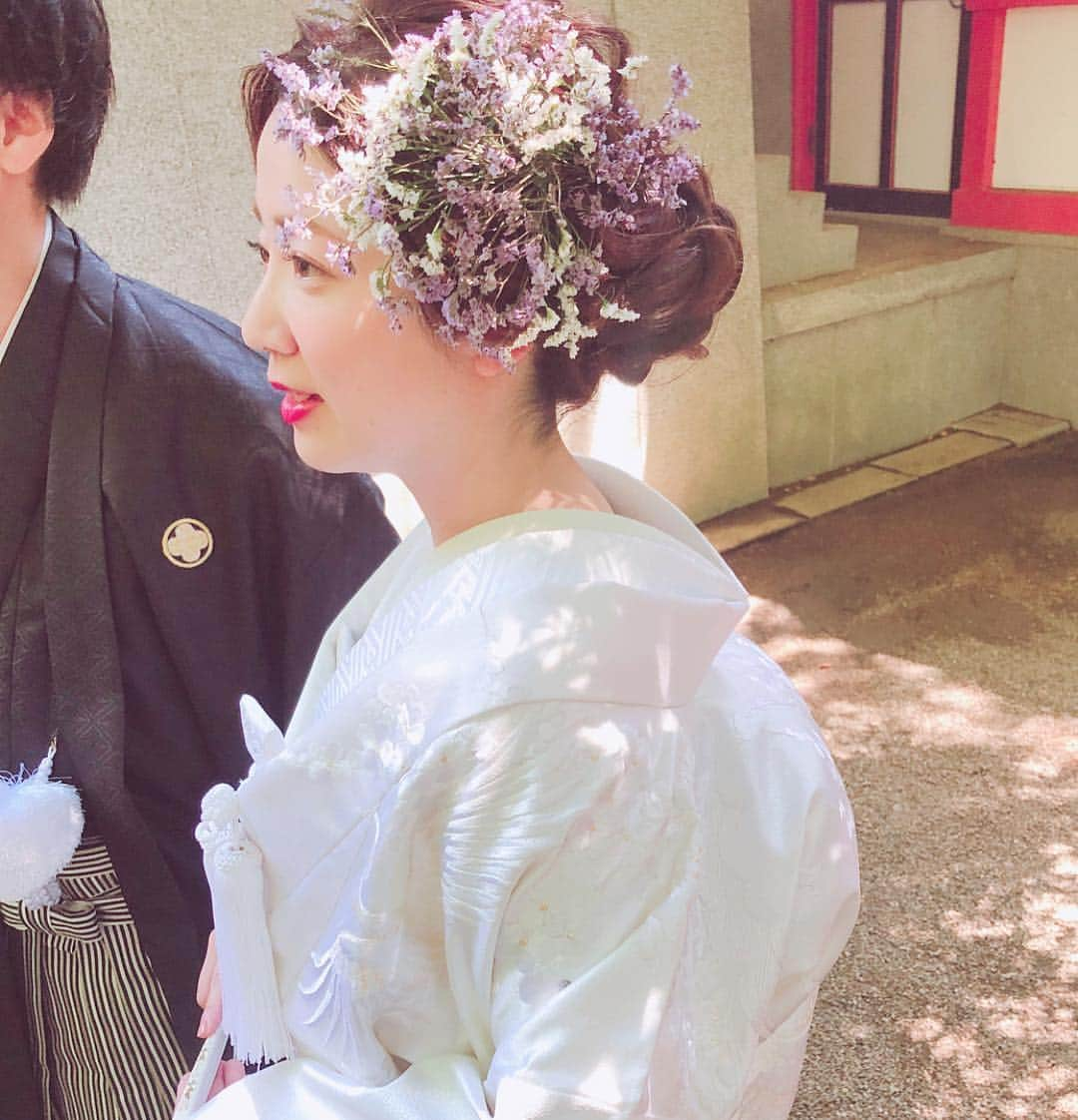 プレ花嫁の結婚式準備アプリ♡ -ウェディングニュースさんのインスタグラム写真 - (プレ花嫁の結婚式準備アプリ♡ -ウェディングニュースInstagram)「ヘアも衣装も素敵💕和装ヘア10選✨ * * * こちらのお写真は #ブライダルヘア メイクアーティスト @lico_wedding さんからリグラムさせていただきました🌟ありがとうございました😊✨ * * * * 大人気💕lico_weddingさんのつくる  #ヘアスタイル 🌼💕 * カバーはふんわり感が素敵な #和装ヘア 💕 * キラキラ✨たっぷりのラメとゴールド＆ピンクのお花が可愛いオーガンジー打掛に合わせ、 髪型と #ヘッドドレス も透け感やふんわり感をだしたおしゃれなヘアです😊💓 * ホワイト×ふんわりピンクの #コーディネート が女の子らしくってとっても可愛いですよね😍 * 他のヘアもとっても素敵なのでぜひスワイプ👉🏻してチェックしてみてくださいね✨ * * * * ＼📷投稿お待ちしています／ * 花嫁はもちろん、業者さんも大歓迎✨ アナタのお写真をご紹介してもOKという方は、ぜひ #ウェディングニュース にお写真を投稿してください💕 * * ⬇︎関連アカウント⬇︎ * 💒式場検索 【 @weddingnews_concierge 】 👰マイレポ花嫁 【 @weddingnews_brides 】 * * その他、編集部からの連絡専用 @weddingnews_contact や、スタッフ個人の連絡用として @WN_xxxx（xxxは個人名）があります💕 * ………………………………………… ❤️WeddingNewsとは？ * * 花嫁のリアルな”声”から生まれた 花嫁支持率No1✨スマホアプリです📱💕 * * 🌸知りたい… #結婚式準備 に役立つ記事を毎日150件配信中♩ * 🌸見たい… インスタの #ウェディング 系投稿TOP100が毎日チェックできる＊IG画像の複数ワード検索も可♩ * 🌸叶えたい… #結婚式 関連の予約サイトが大集合♩ * 🌸伝えたい… 自分の結婚式レポ『マイレポ』が簡単に作れる♩先輩花嫁のレポが読める♩ * * @weddingnews_editor のURLからDLしてね✨ * * * #プレ花嫁 #結婚  #花嫁  #ウエディング #和装 #前撮り #和装前撮り #2019夏婚 #白無垢 #色打掛 #和婚 #着物 #アップスタイル #和装 #2019秋婚 #プレ花嫁さんと繋がりたい #2020春婚 #お色直し #ヘアメイク #ウェディングヘア」3月22日 22時37分 - weddingnews_editor