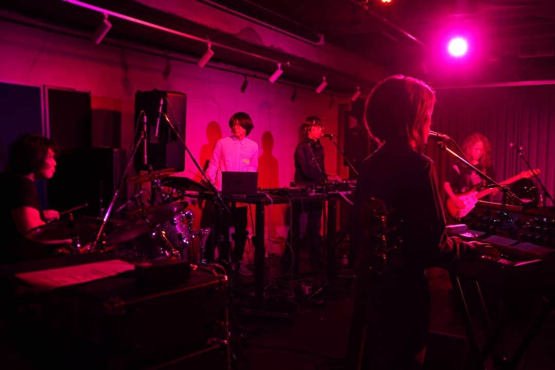 のインスタグラム：「[Park Live]3/22(金)のPark Liveは、Buffalo Daughterのパワフルなプレイによる圧巻のサウンドで、会場も大盛り上がりのライブでした。  @buffalodaughter #BuffaloDaughter #ginzasonypark #銀座ソニーパーク #GS89 #ginza #銀座 #ライブ #ライブレポート @tabf_info #tokyoartbookfair #tabf」