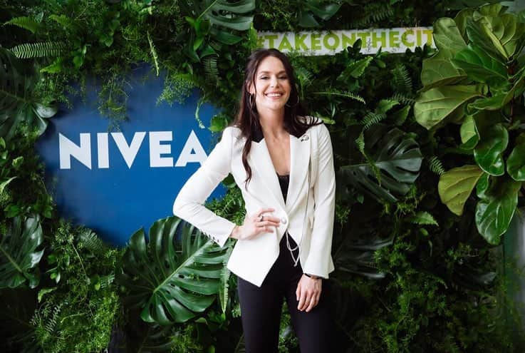 テッサ・ヴァーチュさんのインスタグラム写真 - (テッサ・ヴァーチュInstagram)「🌱🏙 URBAN SKIN 🏙🌱 . Last night, #NIVEACanada launched its new product line ... Urban Skin Defence & Detox. Created to combat skin aggressors like pollution and stress, we can now all #TakeOnTheCity looking and FEELING radiant! . 📸 EIGHTBYTEN Photography . #TESSAxNIVEA #NiveaUrbanSkin #NiveaPartner」3月22日 22時39分 - tessavirtue17